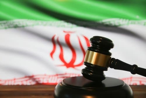 إيران … السجن 8 سنوات لمواطن فرنسي بتهمة التجسس