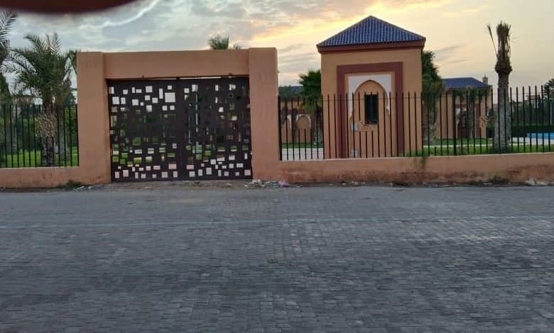 مراكش … إنتقاد سكان منطقة باب الخميس تأخر إفتتاح حديقة عمومية رغم ارتفاع درجات الحرارة