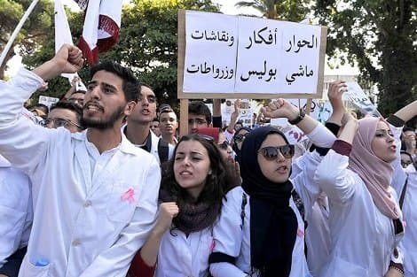 المغرب ... احتجاجات طلاب كليات الطب والصيدلة للدفاع عن مطالبهم