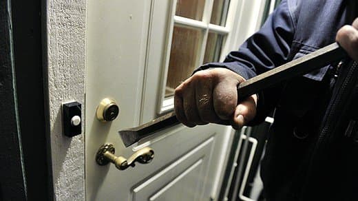 مدينة مكناس … توقيف ثلاثة أشقاء للاشتباه في تورطهم في قضية تتعلق بالسرقة من داخل المنازل وترويج المخدرات
