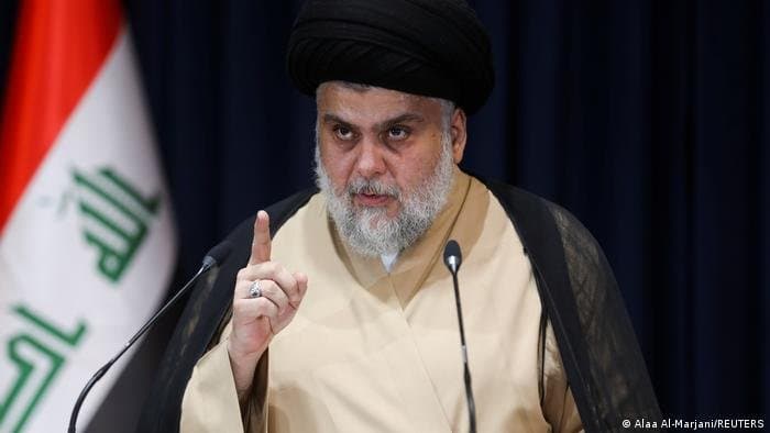 مذكرة اعتقال بحق قيادي بتيار الصدر هدد القضاء