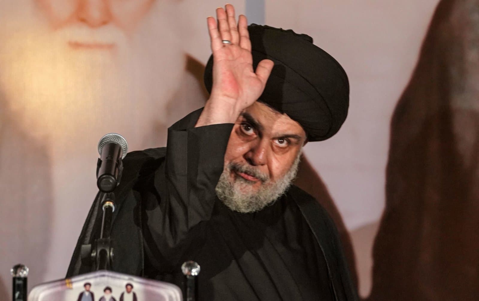العراق… مقتدى الصدر يعلن اعتزال العمل السياسي