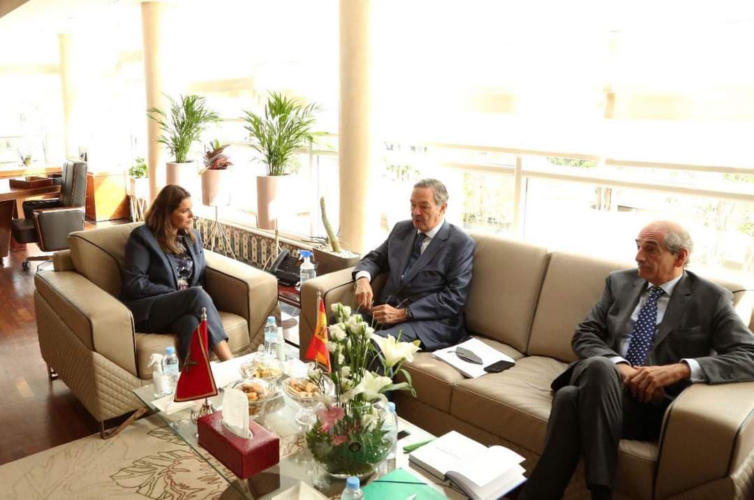 الرباط ... الوزيرة المنصوري تعقد لقاء مع السفير الإسباني المعتمد