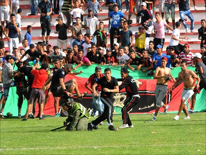 الدار البيضاء … توقيف 13 شخصا يشتبه في تورطهم في تبادل العنف المرتبط بالشغب الرياضي وحيازة السلاح الأبيض