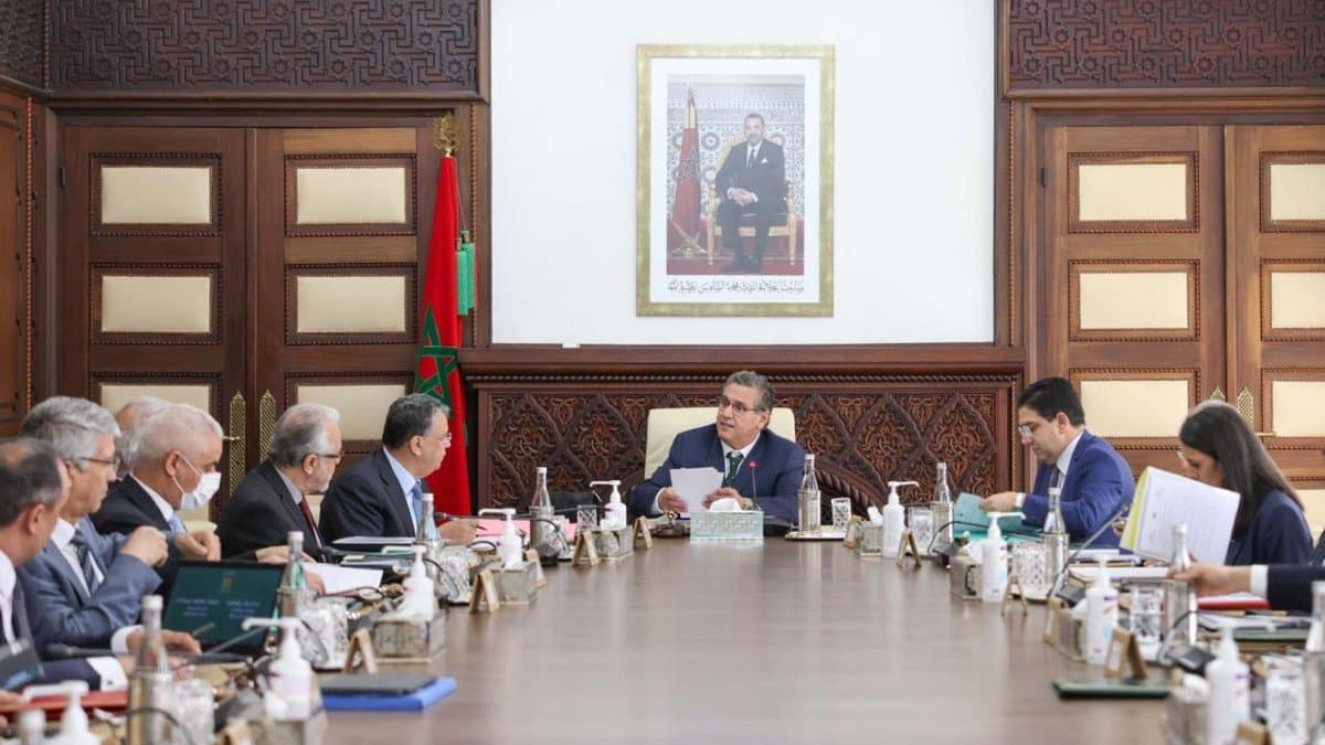 رسمياً.. الحكومة ترفع الحد الأدنى للأجور بالمغرب