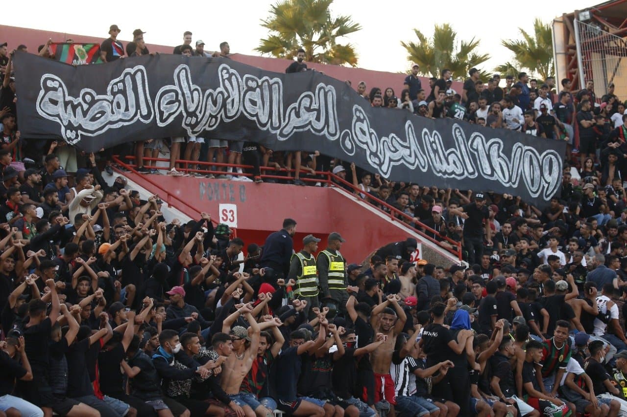 بالصور فرحة الجماهير العسكرية: الجيش الملكي يعود بانتصار ثمين من نيجيريا ويعبر للدور القادم .. فيديو