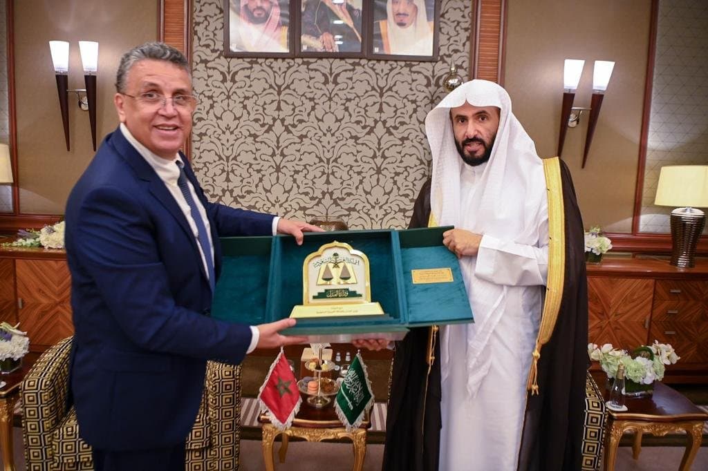 وهبي يتباحث في جدة مع وزير العدل السعودي (صور)