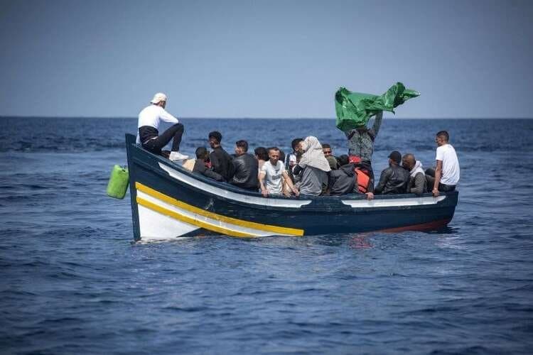 بحر طماريس … إحباط محاولة للهجرة السرية بقارب خشبي