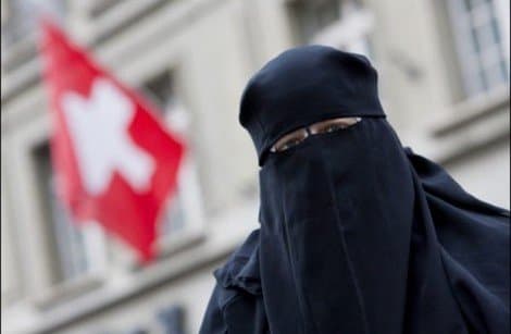 سويسرا … قانون يفرض غرامات على المنقبات