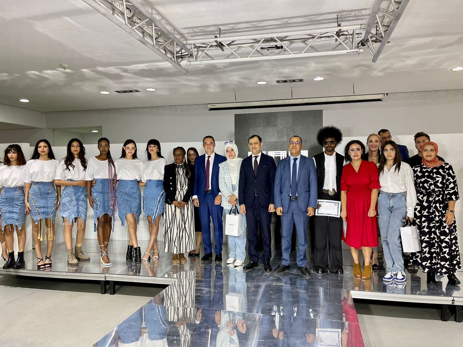وزير الإدماج الاقتصادي والمقاولة الصغرى والتشغيل والكفاءات السيد يونس السكوري يترأس حفل توزيع الجوائز لطلاب مدرسة "كازا مودا أكاديمي