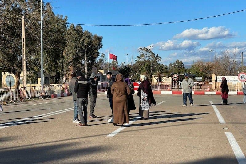 بعدما يقارب أربعة أشهر من وفاتها، السلطات الجزائرية تسلّم المغرب جثمان شابة عبر معبر « زوج بغال » المغلق ..