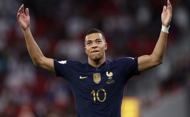 مبابي يدافع عن زيدان ضد تصريحات رئيس الاتحاد الفرنسي