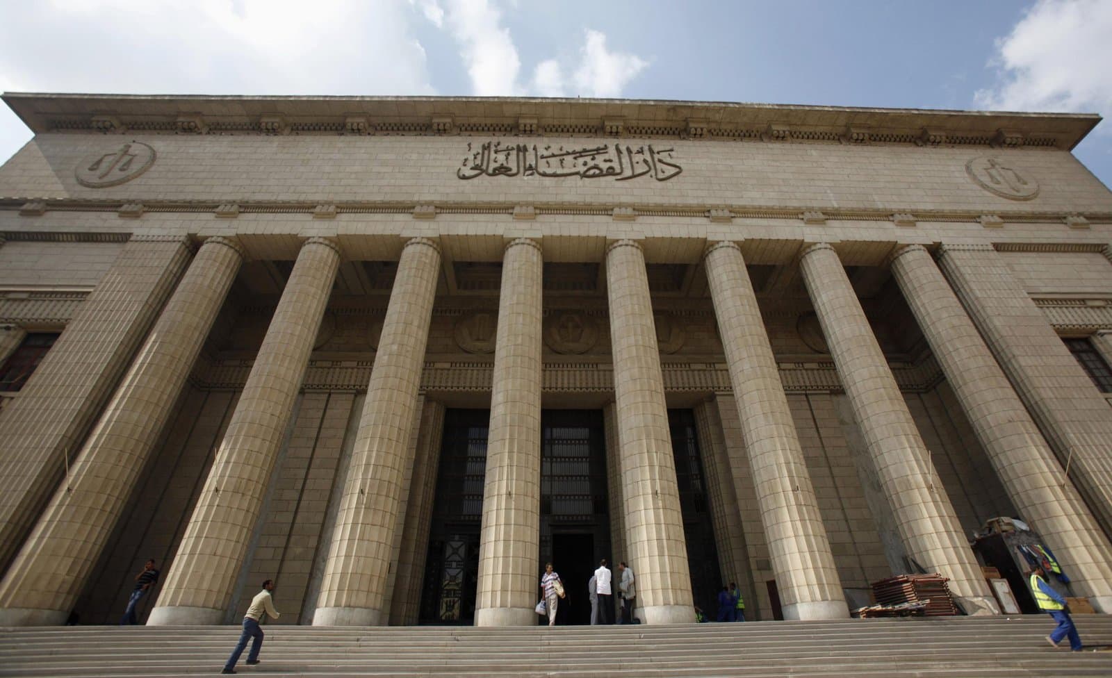 الحكم بإعدام مصري قتل زوجته طعنا جراء خلافات مالية