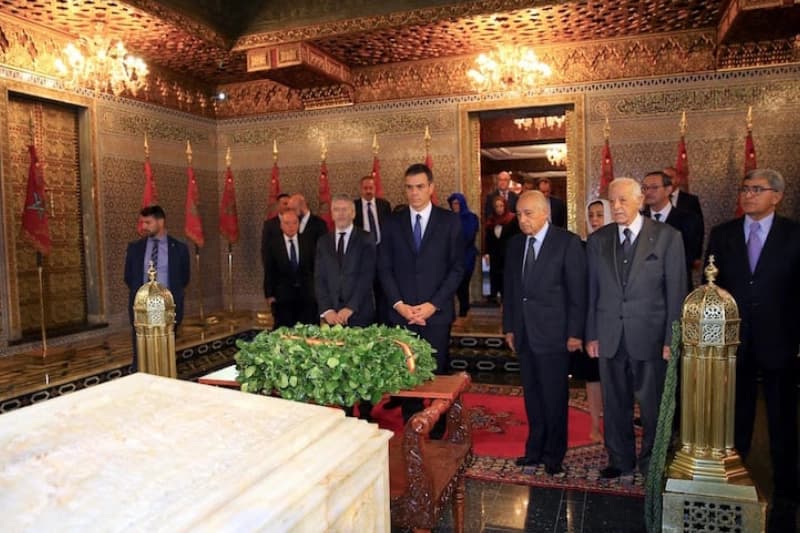 الرباط … رئيس الحكومة الإسبانية يزور ضريح محمد الخامس