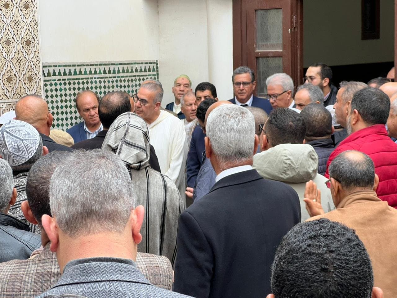 بالفيديو حضور رئيس الحكومة عزيز أخنوش لتشييع جنازة والدة الوزيرة المنصوري لمثواها الأخير