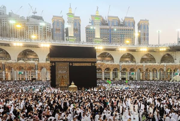 السعودية تعلن إتاحة حجز العمرة في العشر الأواخر من رمضان