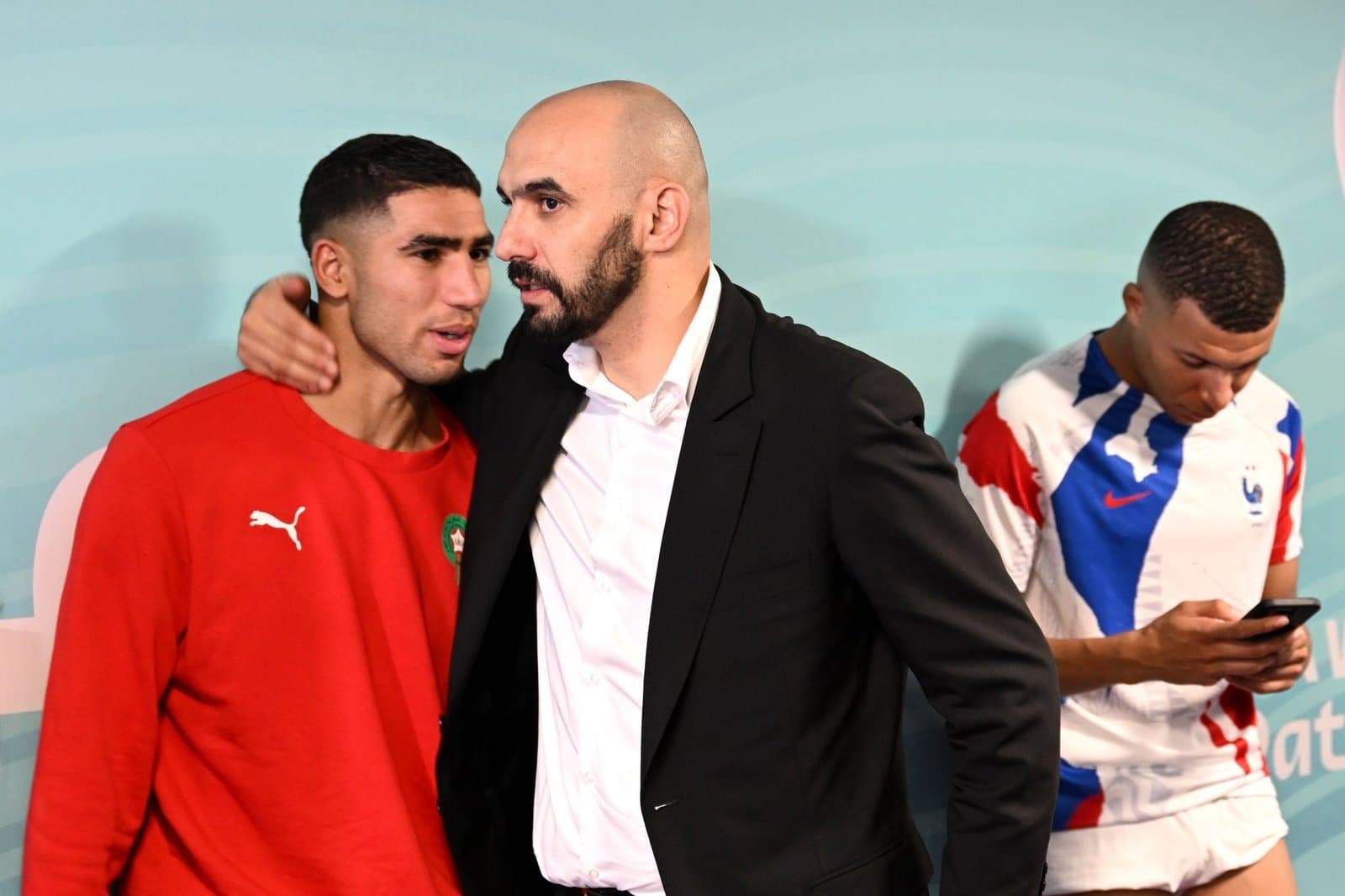 وليد الركراكي يعبر عن مساندته لأشرف حكيمي بعد تهمة الاغتصاب