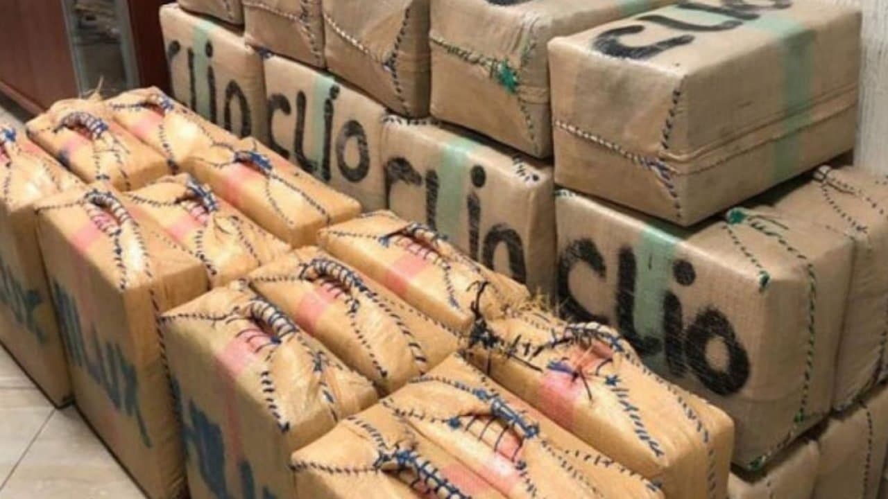 البحرية الملكية تحجز أزيد من طن ونصف من مخدر الشيرا بعرض ساحل الناظور والجبهة