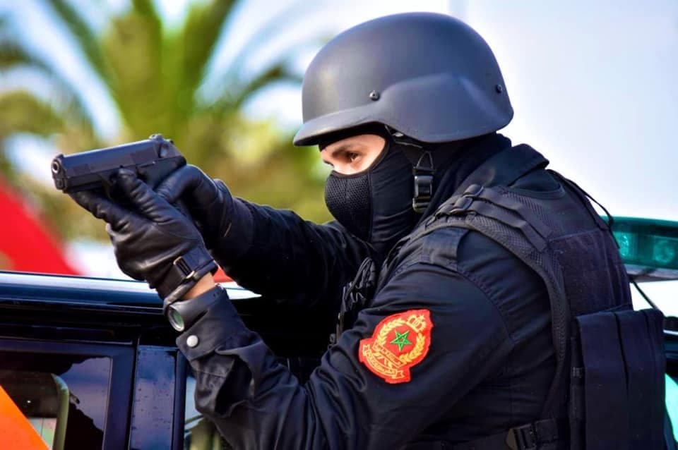 آسفي.. مفتش شرطة يضطر لإشهار سلاحه الوظيفي لتوقيف شخص خطير