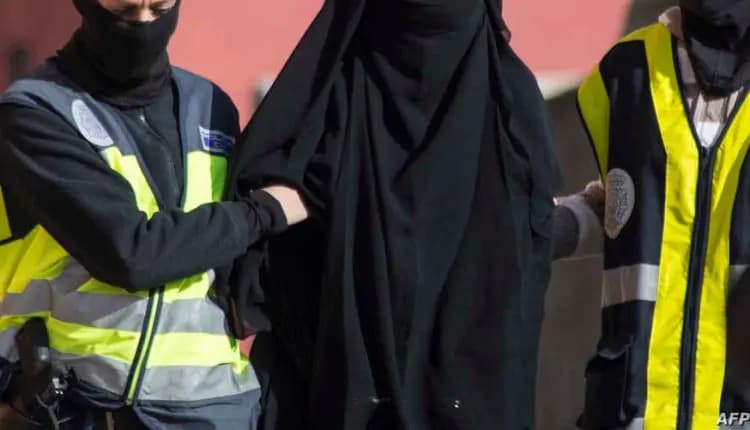 محتوى “داعشي” يقود مغربية للترحيل من إسبانيا
