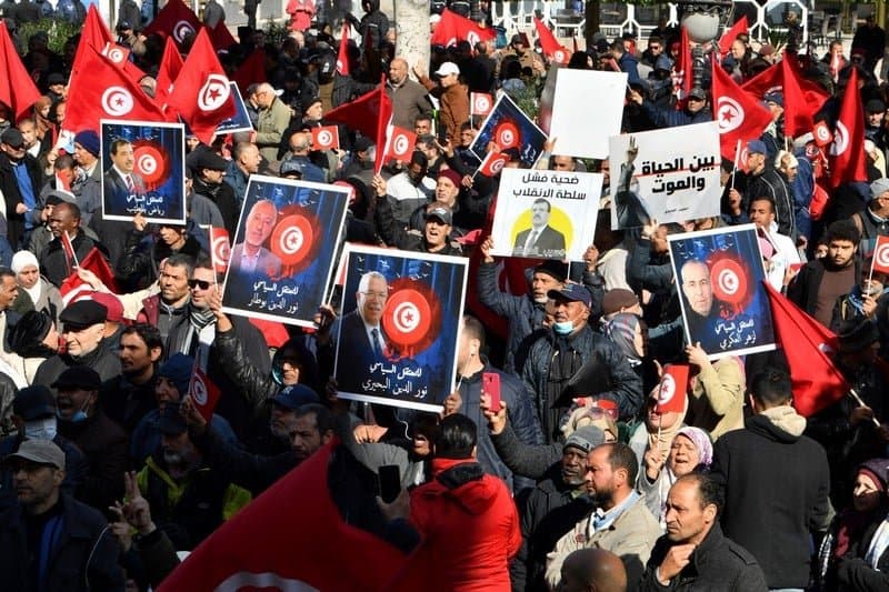 تونس … المعارضة تطالب بإسقاط الانقلاب