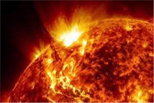 علماء… ثقب « هائل » في الشمس يهدد العالم