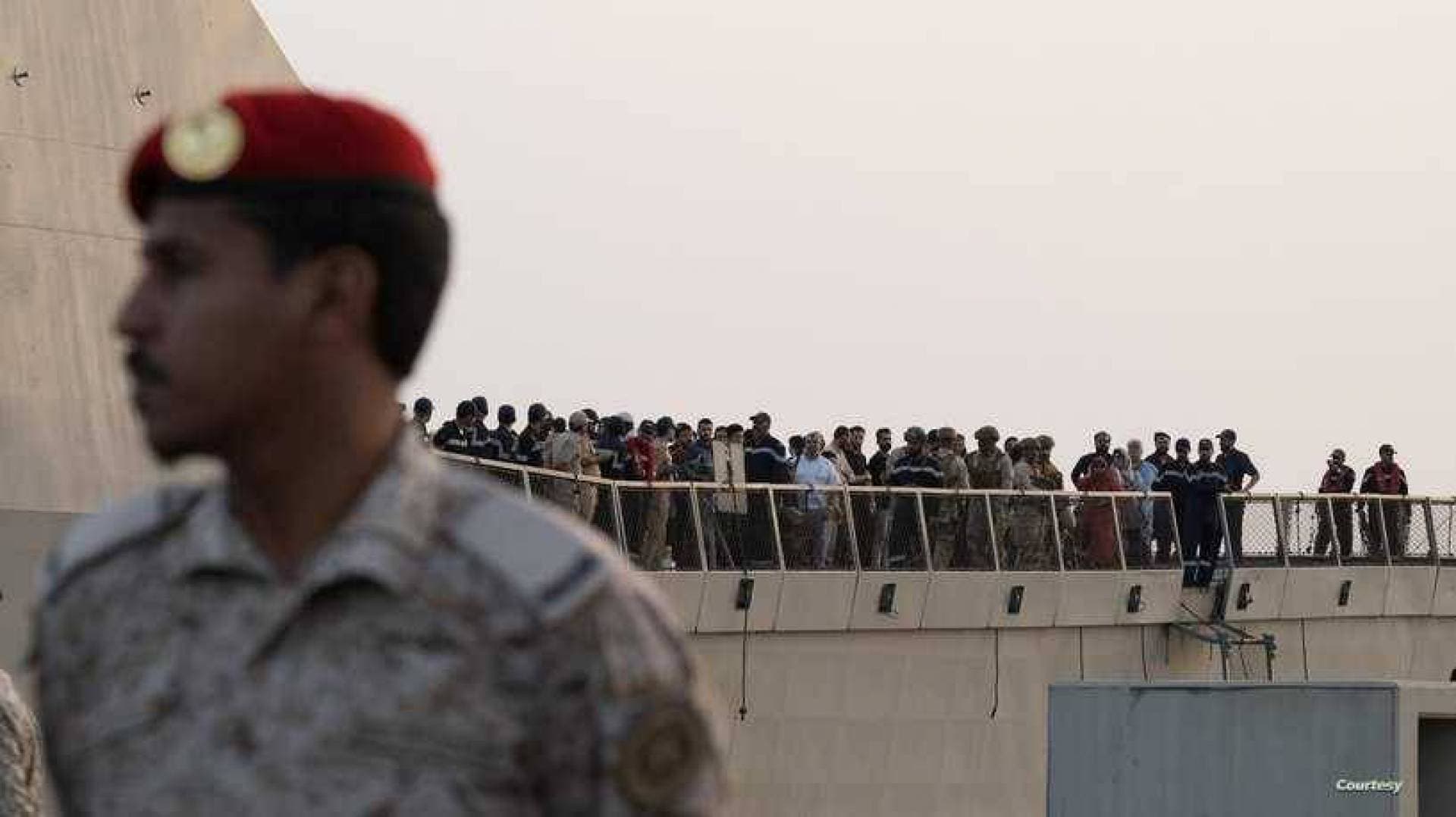 السعودية تجلي 65 إيرانيا من السودان