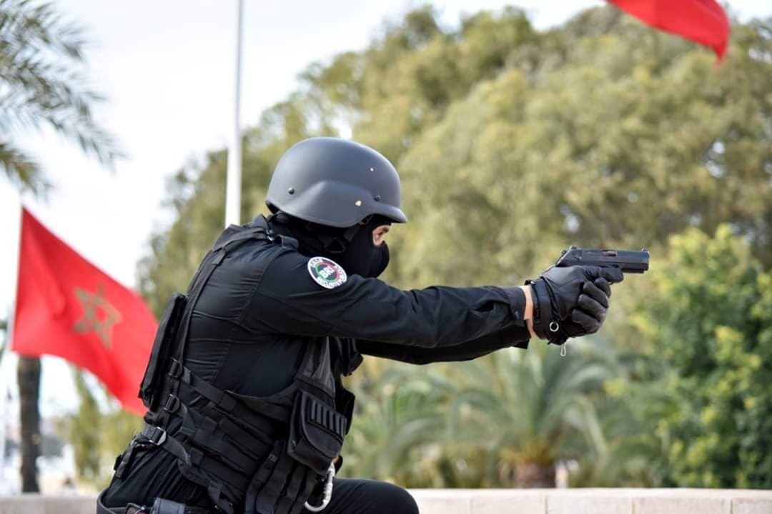 أكادير: مفتش شرطة يضطر لاستخدام سلاحه الوظيفي