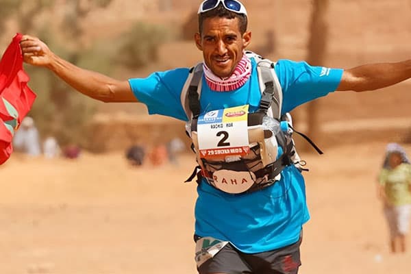 ماراثون الرمال.. محمد المرابطي يفوز بالمرحلة الثالثة من النسخة الـ 37