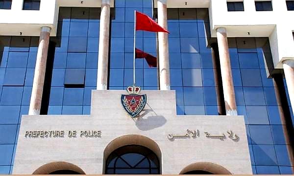 ولاية أمن الدار البيضاء تنفي ادعاءات منع الدخول لسيدة بسبب وشاح يحمل علم دولة عربية.