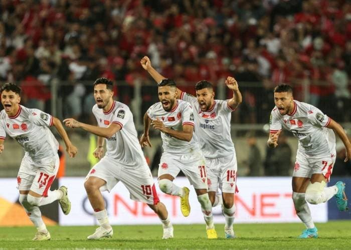الوداد الرياضي يتأهل إلى نصف نهائي دوري أبطال إفريقيا بفوز كبير على إنيمبا النيجيري.