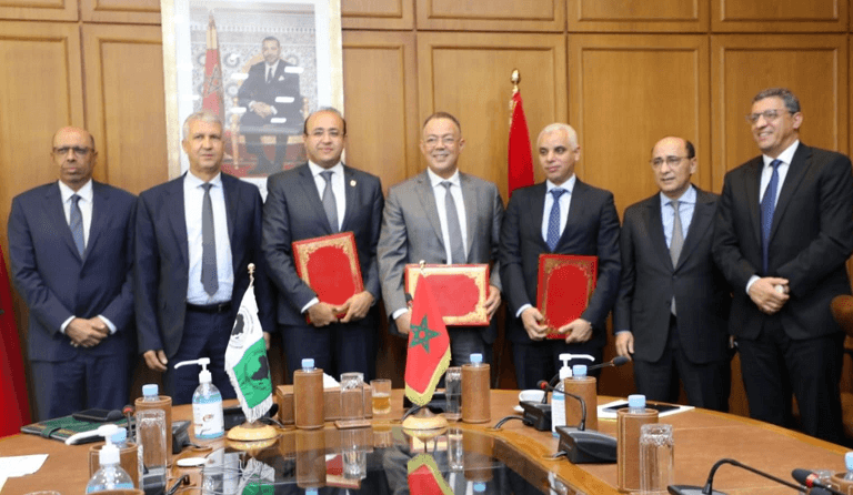 المغرب والبنك الإفريقي للتنمية يوقعان على اتفاقيات تمويل بقيمة 2.9 مليار درهم لتعزيز الصحة والتغطية الاجتماعية.
