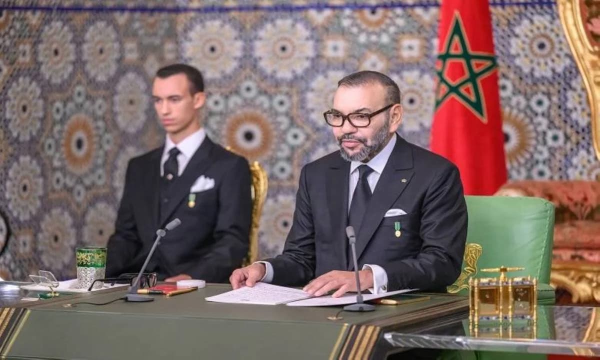 جلالة الملك محمد السادس يشير إلى دور مشروع الغاز البيني بين المغرب ونيجيريا في تعزيز التكامل الإقليمي وتعزيز التنمية في منطقة الساحل الأطلسي.