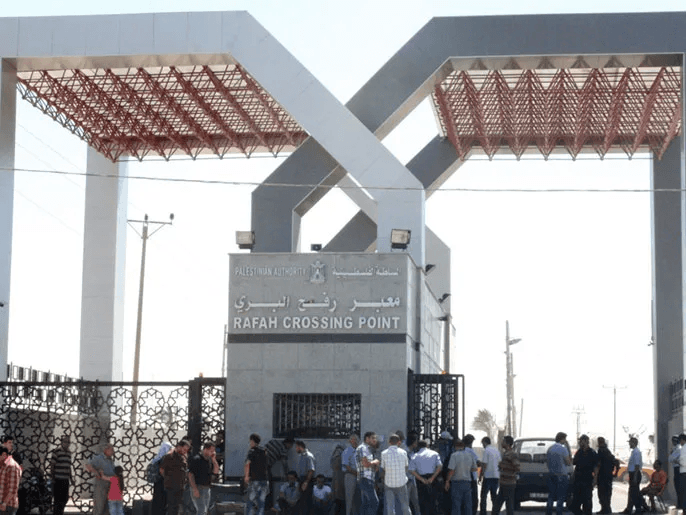 عودة الفلسطينيين العالقين إلى غزة: فتح المجال بعد دخول الهدنة المؤقتة حيز التنفيذ.