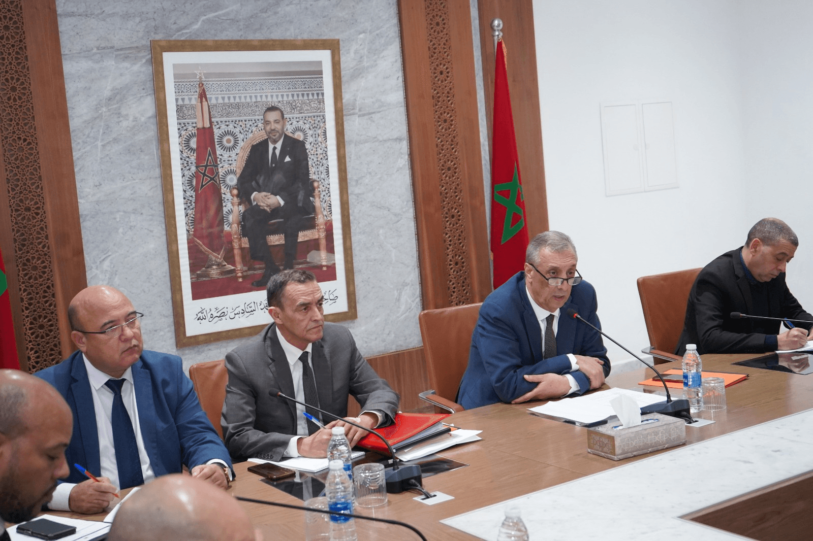 السيد الوالي فريد شوراق يشدد على التعاون التام في اجتماع مع رؤساء المؤسسات التعليمية في مراكش.