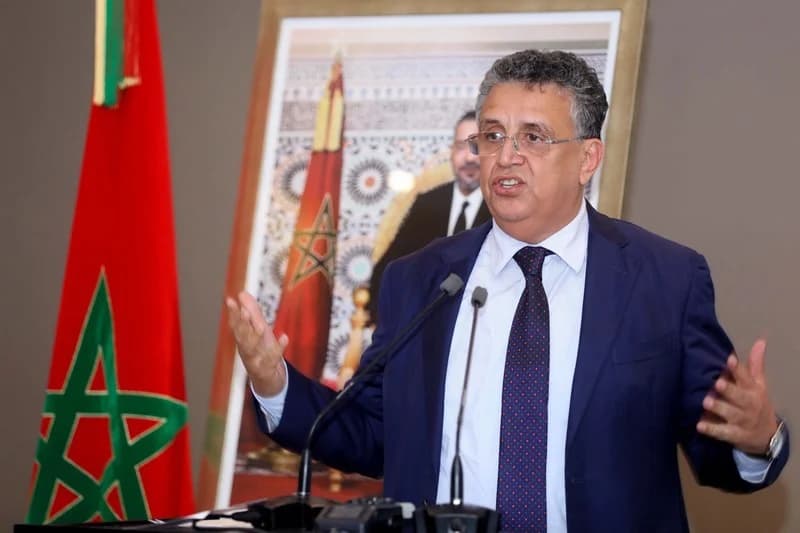 وزير العدل يرد على احتجاجات الأساتذة ويعلن تأييده لوزير التعليم.