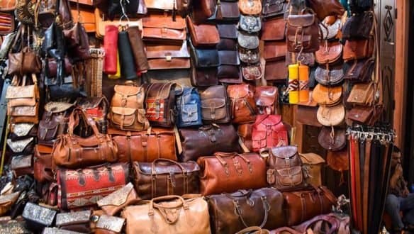فاس: الدعوة إلى الحفاظ على الهوية التاريخية لقطاع الجلد وإبراز المساهمة القوية للصناع التقليديين في الحركة الوطنية