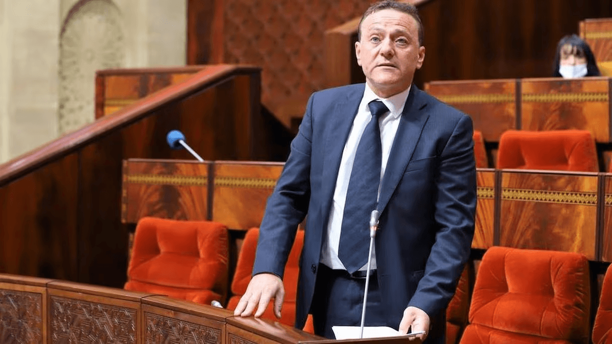 وزير النقل يستعرض جهود المكتب الوطني للسكك الحديدية لتعزيز الربط بين مدن ومطارات المملكة.