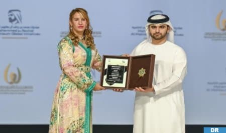تسليم جائزة الشيخ محمد راشد للابداع الرياضي للحكمة المغربية بشرى كربوبي.