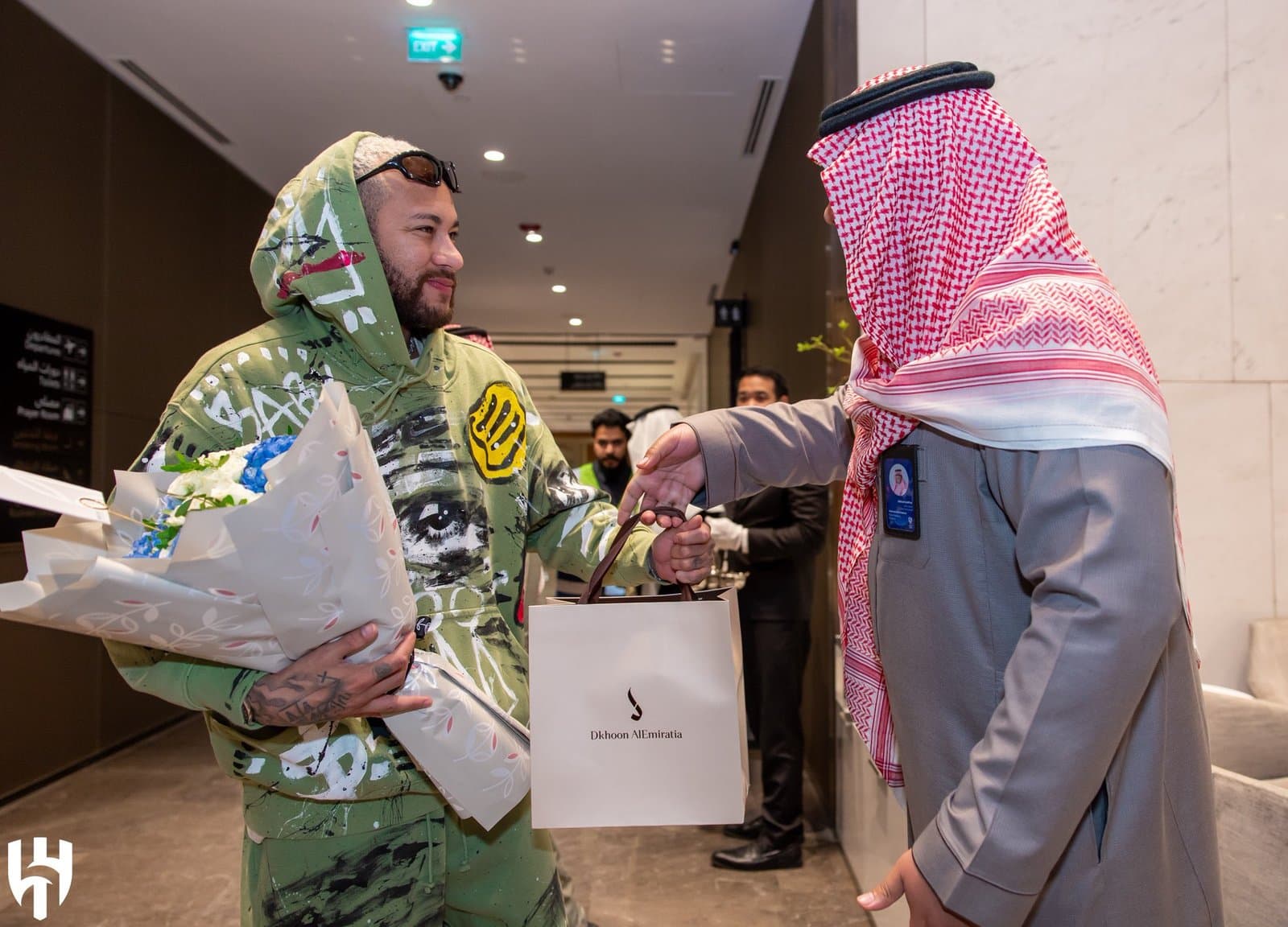 نيمار يعود إلى فريقه الهلال لاستكمال برنامجه التأهيلي. 