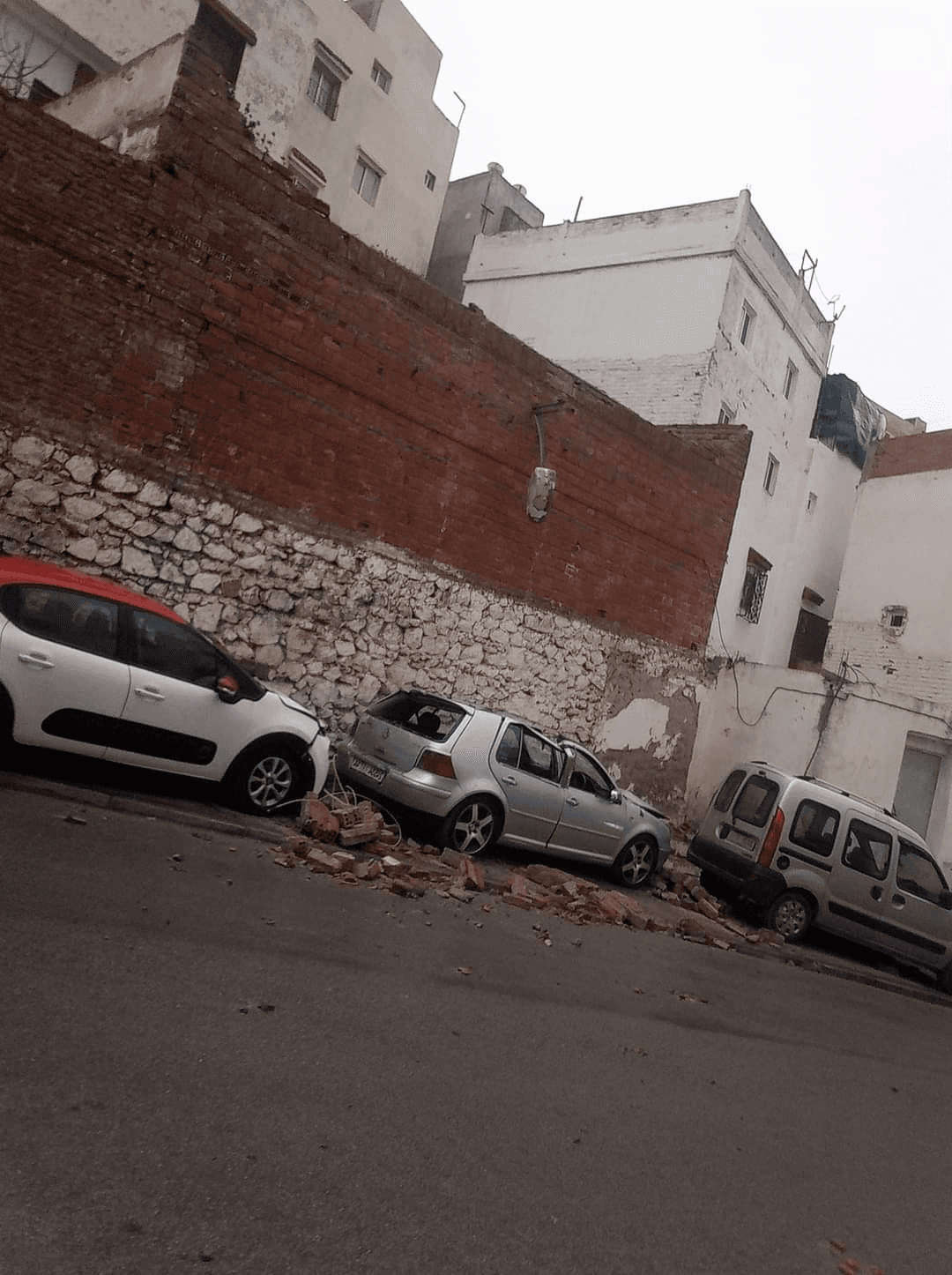  الرياح القوية بتطوان تسفر عن خسائر مادية و تعليق جزئي للدراسة.