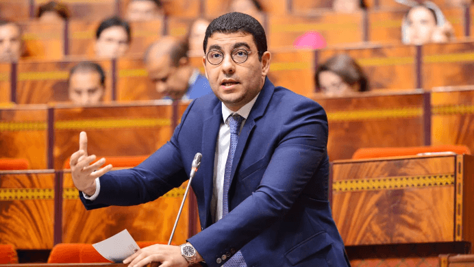 بنسعيد يؤكد أن الوزارة تشتغل على تعزيز إدماج عناصر الهوية المغربية في المناهج التربوية التعليمية. 