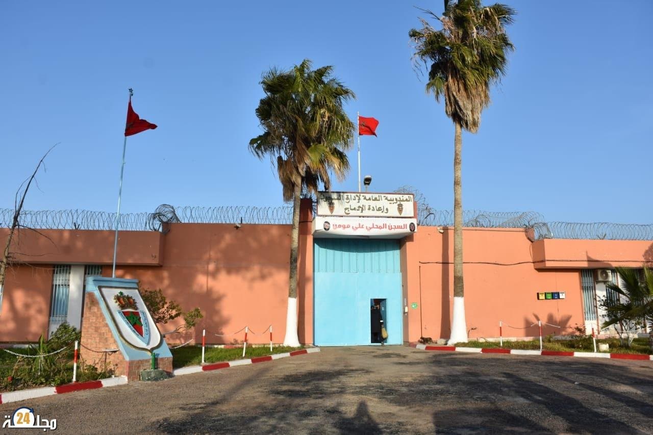 إفطار نزيلات ونزلاء سجن علي مومن في جو ترفيهي