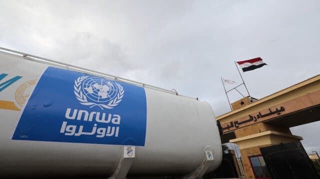 المركز الدولي للعدالة يتخذ إجراءات قانونية ضد الخارجية البريطانية بسبب تعليق تمويل الأونروا