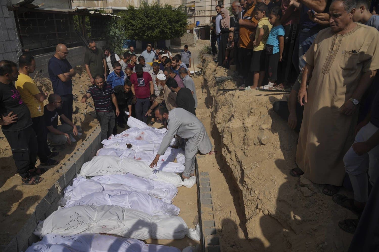 ارتفاع حصيلة ضحايا حرب غزة الى 32,705 قتيل