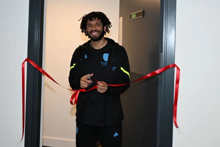 اللاعب محمد النني يفتتح غرفة للصلاة للاعبين المسلمين في ملعب الإمارات بلندن