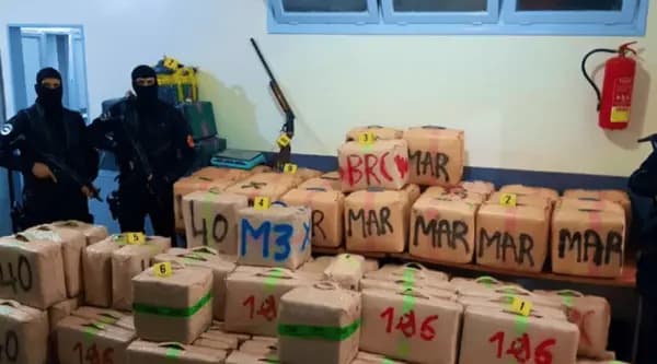 ميناء طنجة المتوسط.. إحباط عملية تهريب طن و200 كيلوغرام من مخدر الشيرا