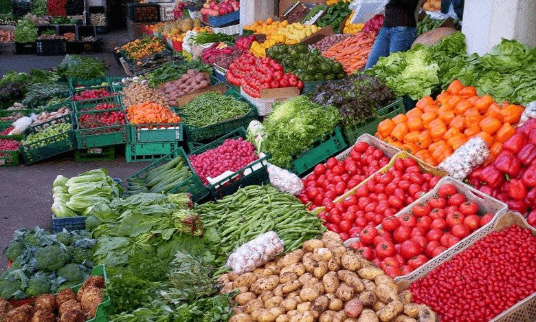 اللجنة الوزارية تؤكد تحسن أسعار المواد الغذائية والخضروات