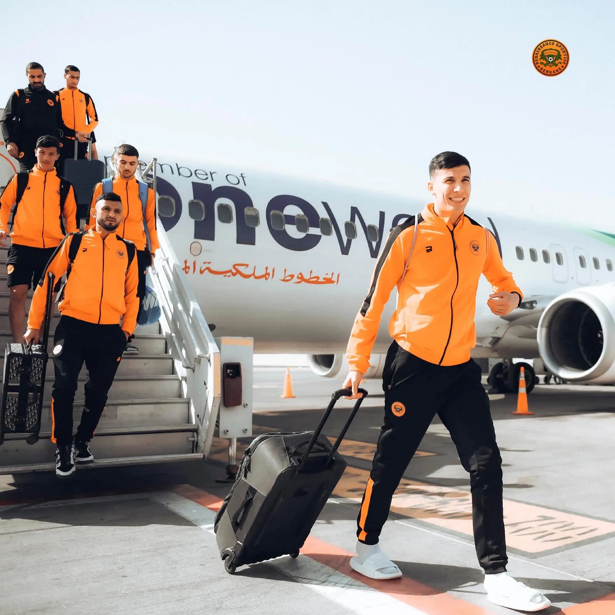 نهضة بركان يصل إلى القاهرة استعداداً لمواجهة الزمالك في نهائي كأس الكونفدرالية الإفريقية