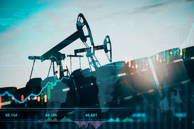 النفط يستقر بعد قرار أوبك بلس تمديد خفض الإنتاج